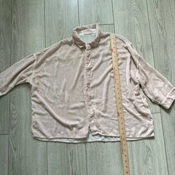 CP Shades Women's Shirt Blouse M Light Pink Velvet Boxy Fit Collared Button Down - Picture 6 of 8